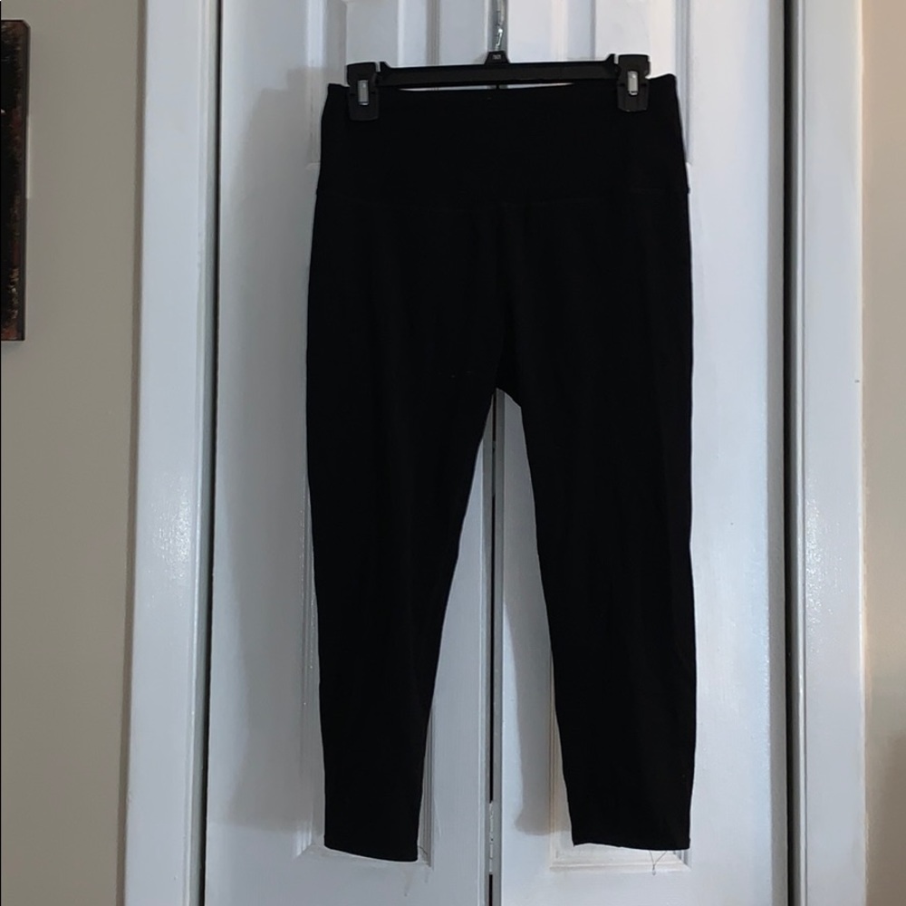 Women’s Capri leggings with cell phone pocket